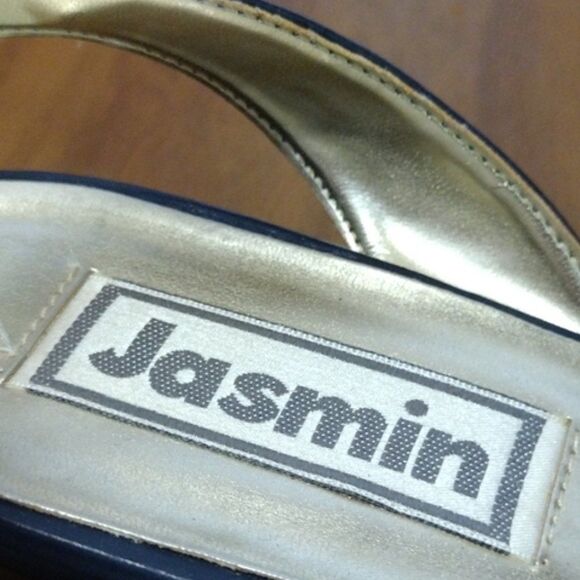 Dark Blue Jasmin Shoes Size 8! - Picture 4 of 12